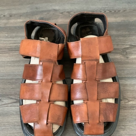 Sandals - Picture 1 of 10
